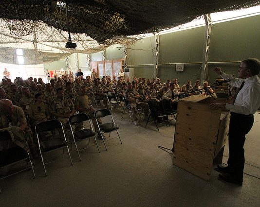 Forsvaret bes om å tone ned religiøse symboler