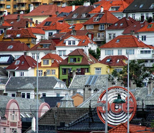 Protester blant lokallag i Bergen på Ap-samarbeid om asylpolitikk