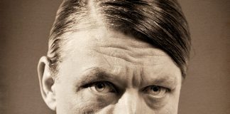 Hitlerbart, komikk og politisk likegyldighet