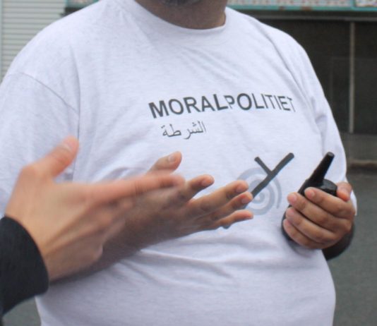 Også muslimer hetses av “moralpolitiet”