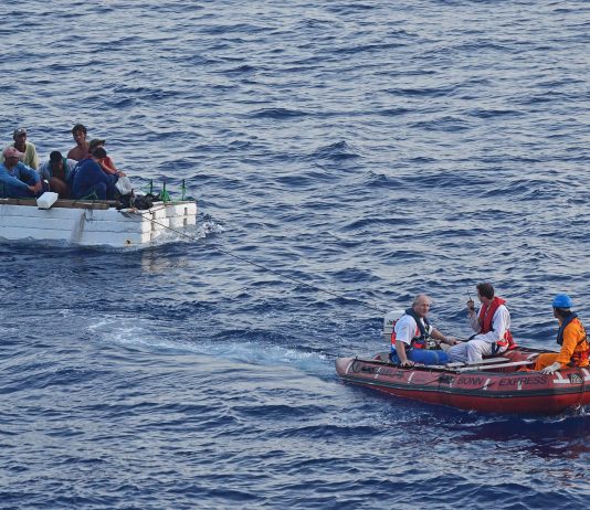 Kritisk for barn som ankom i flyktningbåt i natt
