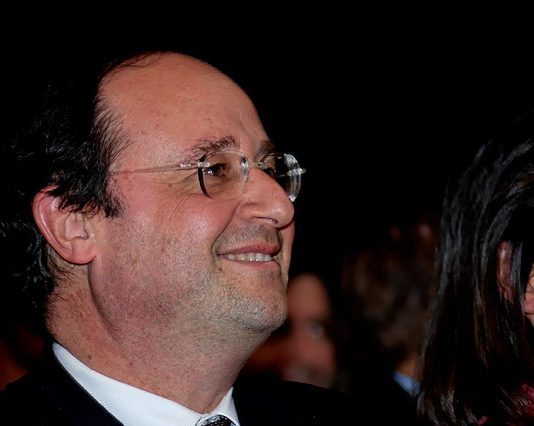 Hollande vant første runde