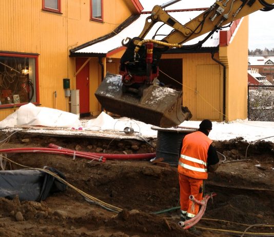 Hevder byggefirma brøt arbeidsmiljøloven