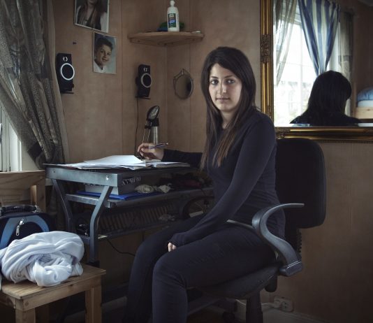 Jasmin (18) og familien får bli