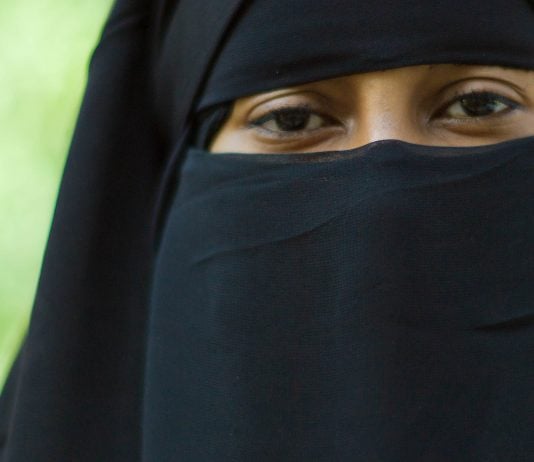 IS-siktet kvinne er fortsatt sammen med barna sine