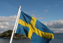 Halvparten av svenskene gir penger til bistand