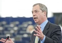 Farage og Bardella signerer migrantavtale – men én formulering skaper strid i Frankrike