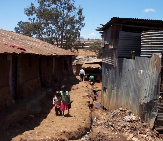 Kenya stenger grensene