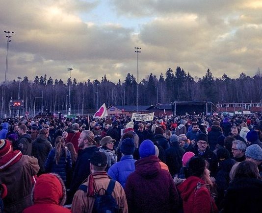 Tusenvis protesterte mot fascisme i Sarajevo