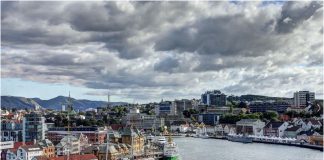 Truede forfattere får fristed i Sverige og Norge