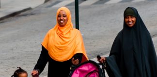 Regjeringen vil kjempe mot muslimhets, men støtter samtidig muslimfiendtlig blogg