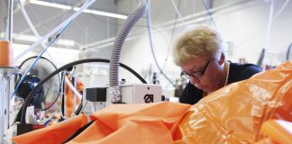 Selger overlevelsesdrakter til Kina