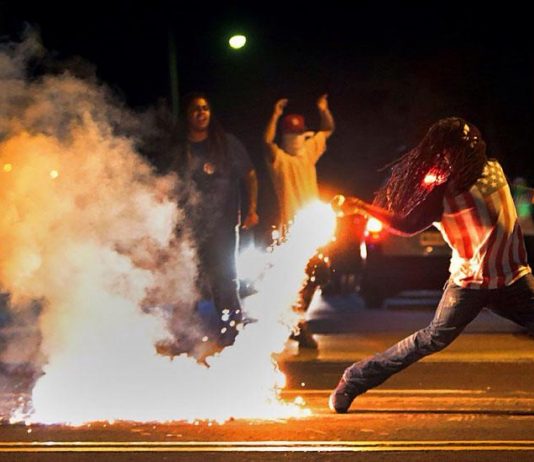 15 arrestert etter anti-innvandringsprotest i Glasgow