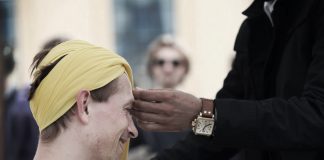 Lager verdens første turbanhjerte på Rådhusplassen