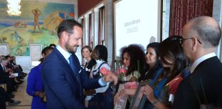Flerkulturelle forbilder hedret av Kronprinsen