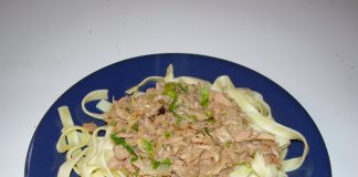 Lag tunfisksalat med pasta