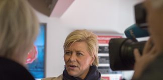 Siv Jensen krever flyktningkutt mot budsjettstøtte