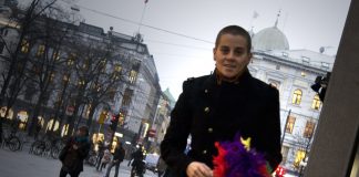 Smilende og skeiv