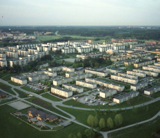 Roser Norge, bekymret for utviklingen i Sverige