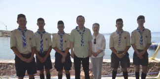 Hedrer speidere for flyktninghjelp i Hellas
