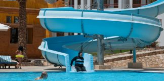 Frp-politikere raser over burkini-tillatelse