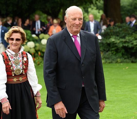 Ingen tatere på kongens hagefest