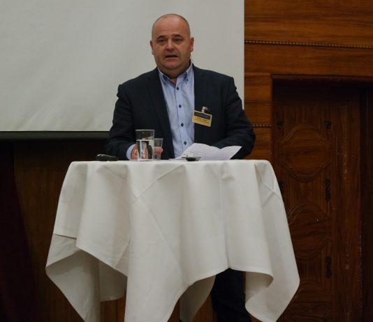 – Vi må gi, men også tørre å kreve
