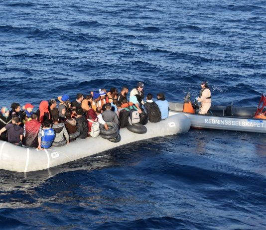 Migrantbåter kantret utenfor Libya