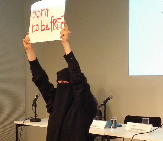 Holdt niqab-brenning utenfor Litteraturhuset