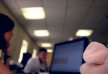 Nesten én av tre utenfor arbeidslivet i flerkulturelle bydeler – veiledning er eneste tiltak Oslo kommune tilbyr