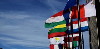 Amnesty: Koronapandemien har blottlagt rasisme og voldsbruk hos politiet i Europa