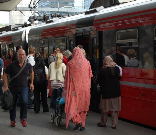 Innvandrere i Norge tjener mindre enn befolkningen ellers