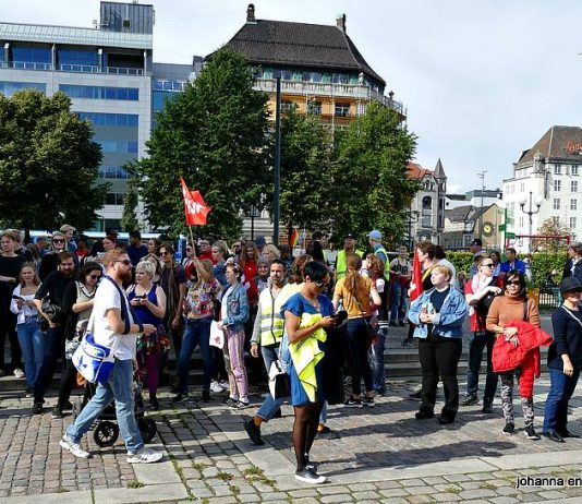 Sian-demonstrasjon i Oslo møtt med egg og tomater