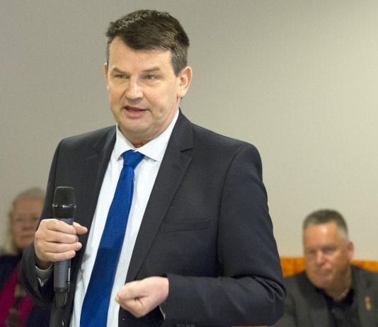 Politiet etterforsker mulig brannstiftelse ved boligen til justisministeren