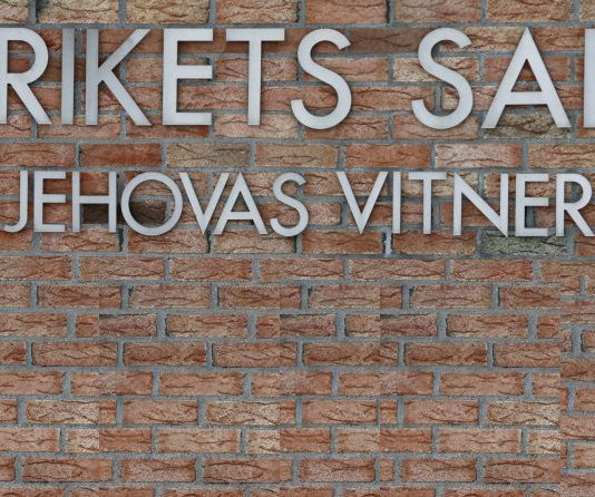 Jehovas vitner misjonerer overfor innvandrere