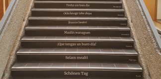 Kristiansand-skole feirer mangfold med «språktrapp»