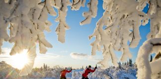 I skisporene til flyktningene