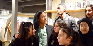 Verdensmester Cecilia Brækhus møtte ungdom på Stovner