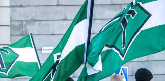 Høyreekstreme klistremerker på Alta-moské