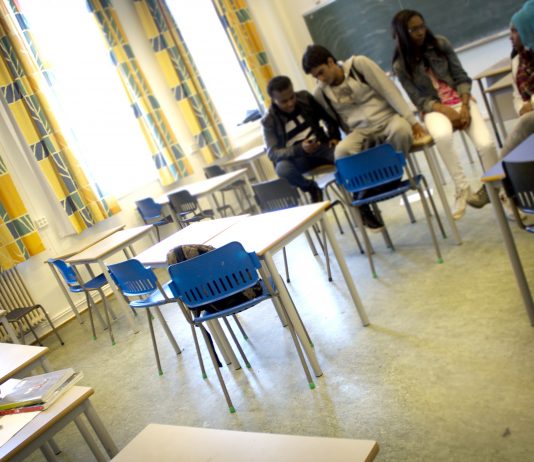 Frykter tomme pulter etter sommerferien – ber skolene om hjelp