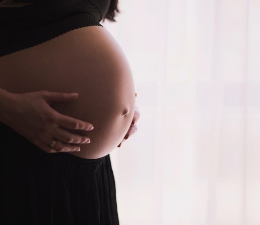 FHI: Best å vente med å bli gravid til etter vaksinasjon