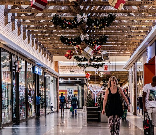 Det pengemessige mennesket shopping mall, woman, shopping