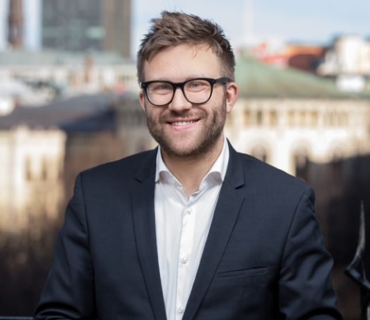 Høyre-topp vil øke inntektsgrensen ved familiegjenforening – får refs
