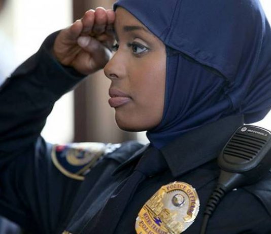 Politihijab, nok en gang
