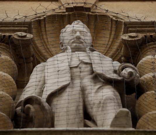 Universitetet i Oxford vil fjerne Rhodes-statue