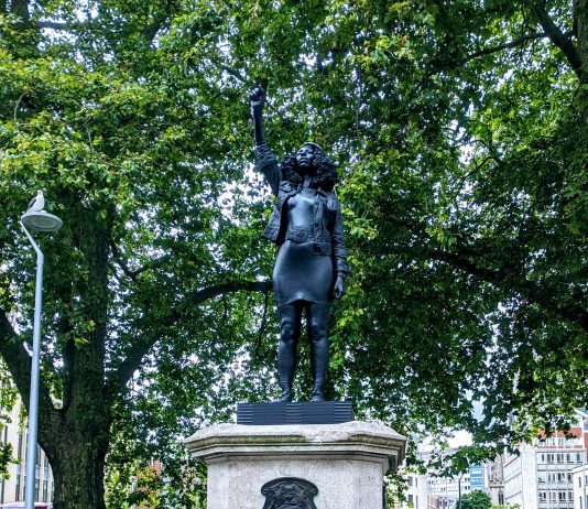 Bristol fjerner Black Lives Matter-statue