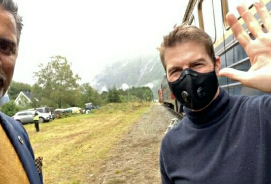 Reagerer på at Raja droppet munnbind i møte med Tom Cruise