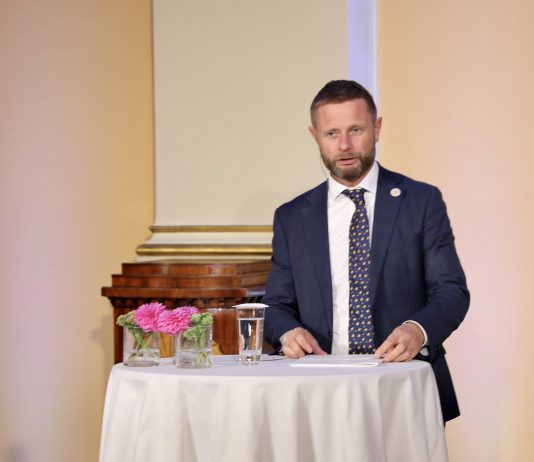 Ytterligere 15 kommuner berørt av de nye strenge tiltakene bent høie