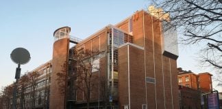 Koronakommisjonen: Det tok for lang tid med målrettede tiltak mot innvandrere