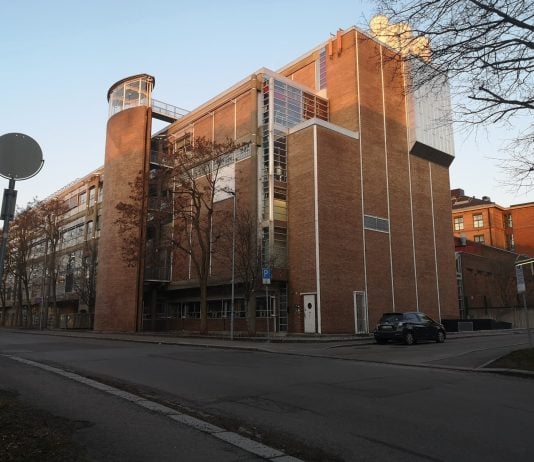FHI bekymret for brakkerigger – karantenehotell vurderes for utenlandske arbeidstakere